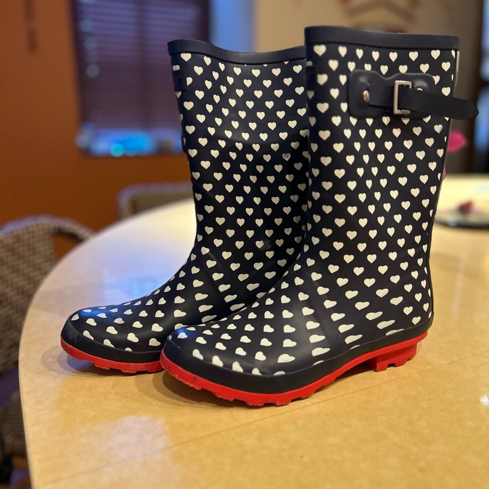Women’s size 6 Arctiv8 rainboots